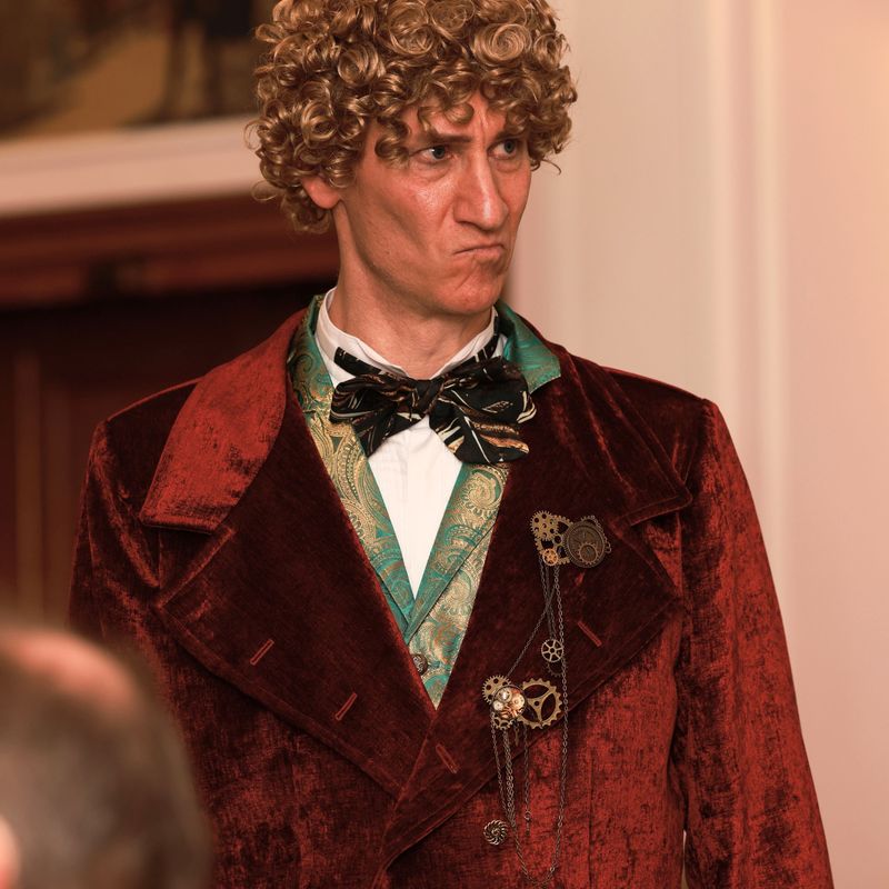 Sir John schaut düster