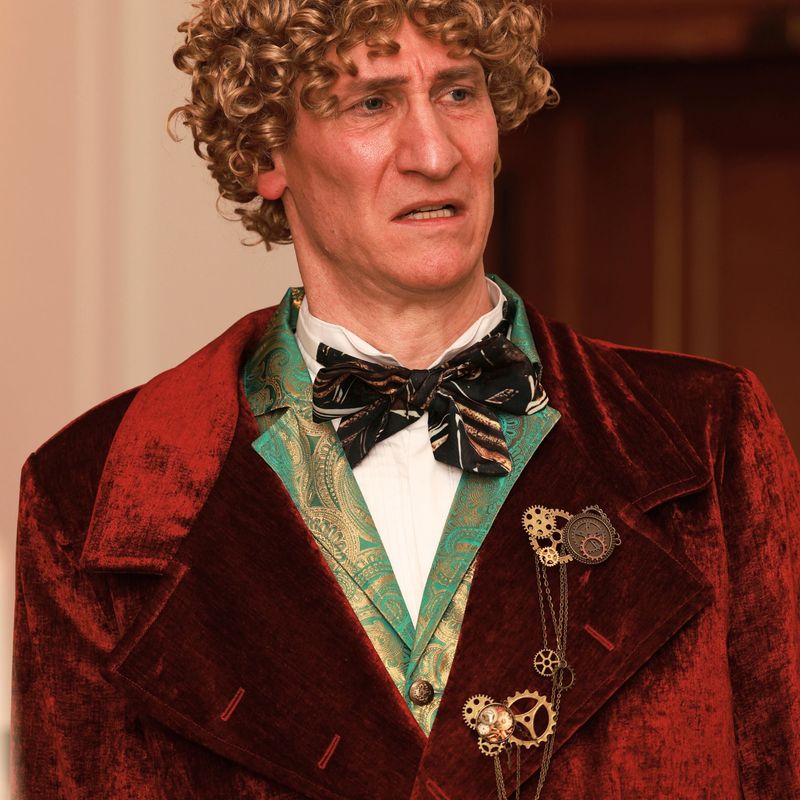 Sir John zerknittert
