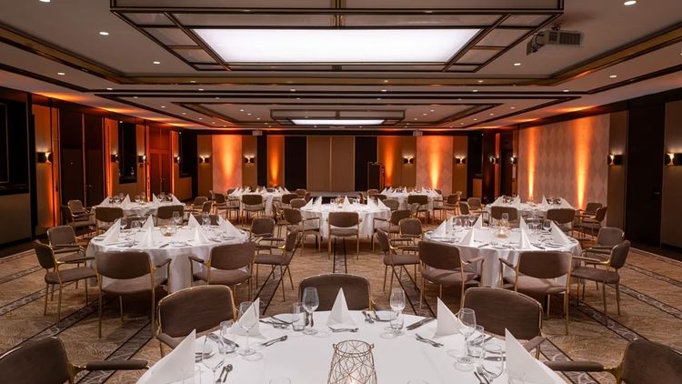 Steigenberger Conti Hansa festlicher Dinnersaal